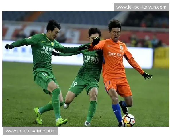 橙心如火与津门风骨：回望2017，鲁能与泰达那场关于“硬度”的史诗对决